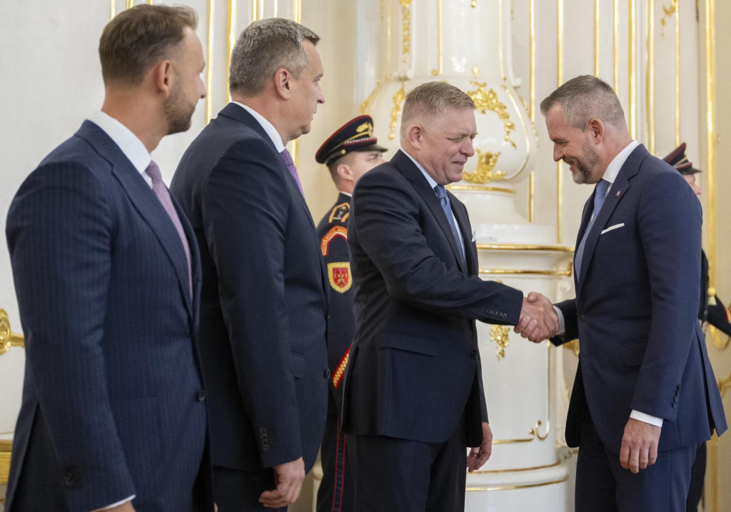 Prezident SR Peter Pellegrini, predseda vl&aacute;dy SR Robert Fico (Smer-SD), podpredseda parlamentu SR Andrej Danko (SNS) a minister vn&uacute;tra SR Mat&uacute;&scaron; &Scaron;utaj-E&scaron;tok (Hlas - SD).  FOTO: TASR/Martin Baumann
