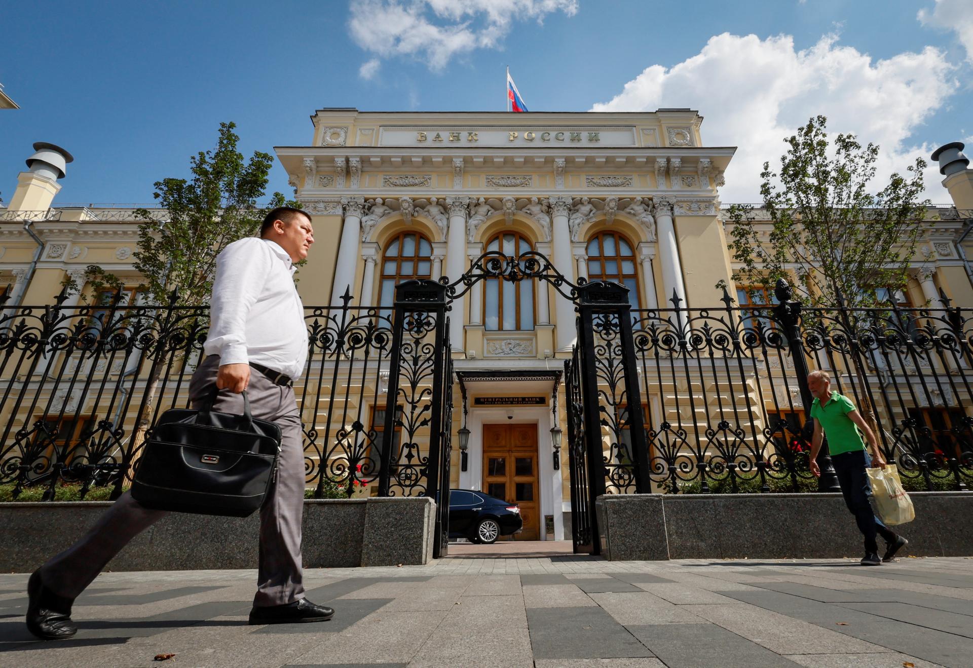 Hnonline Sk Infla N Tlaky Pokra Uj Rusk Centr Lna Banka Zv Ila