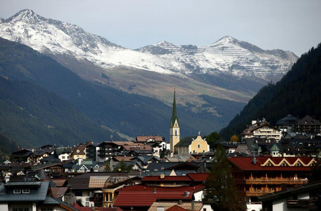 V Alpách môže v nasledujúcich dňoch v nadmorskej výške nad 1500 metrov napadnúť až 50 centimetrov čerstvého snehu. FOTO: Reuters