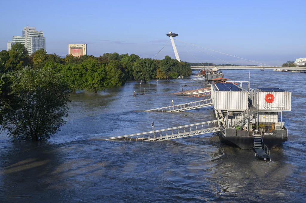 Stav rieky Dunaj v Bratislave 17. septembra 2024. FOTO: TASR/Michal Sv&iacute;tok