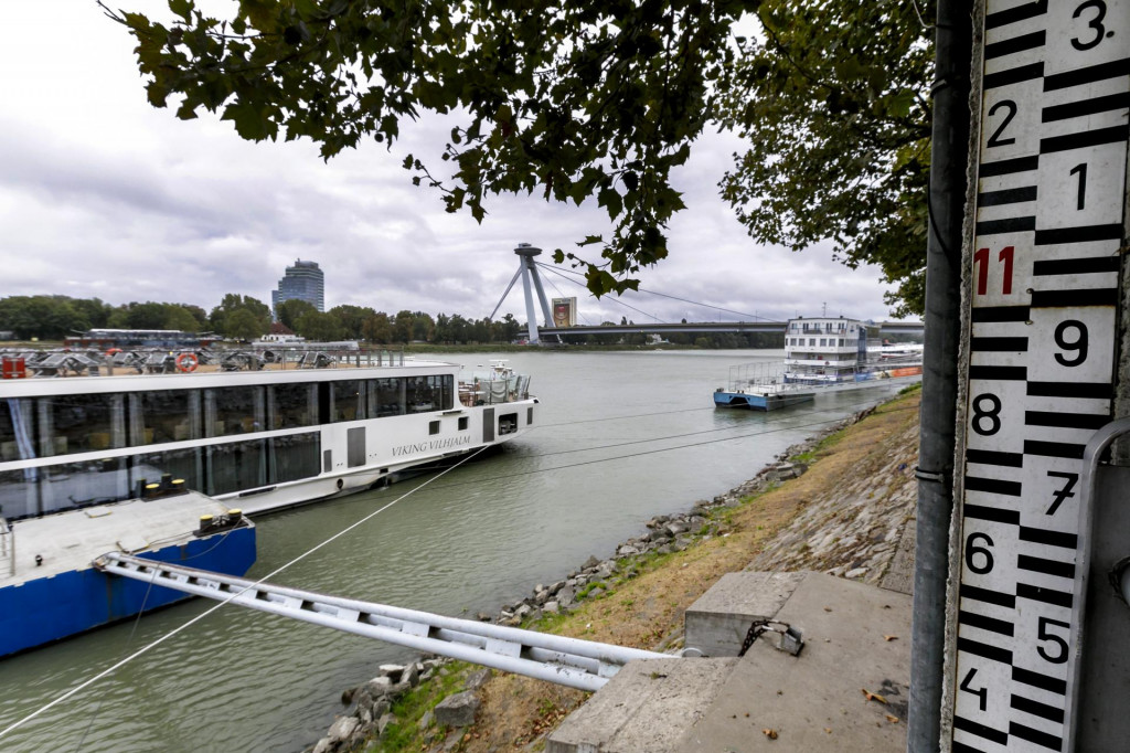 ”Dunaj môže dosiahnuť úroveň 910 centimetrov, čo je úroveň, ktorá by spôsobila, že Bratislava by začala byť zaplavovaná,” poznamenal Taraba. FOTO: TASR/Dano Veselský