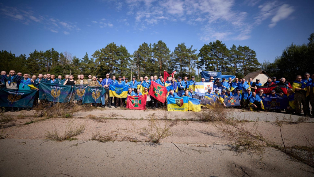 Rusko v rámci tejto výmeny Ukrajine vydalo 103 vojnových zajatcov a rovnaký počet ich od Ukrajiny údajne získalo. FOTO: X/Volodymyr Zelenskyy