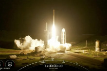 Štart rakety Falcon 9 americkej spoločnosti SpaceX z Kennedyho vesmírneho strediska na Floride v utorok 10. septembra 2024. FOTO: TASR/AP