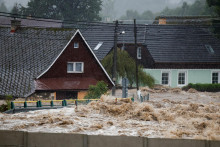 Celkový pohľad na oblasť zasiahnutú povodňami po silných dažďoch v meste Lipová-Lázně v Českej republike. FOTO: REUTERS