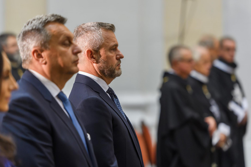 Podpredseda Národnej rady Andrej Danko a prezident Peter Pellegrini počas slávnostnej svätej omše na národnej púti pri príležitosti sviatku Sedembolestnej Panny Márie, patrónky Slovenska v Šaštíne-Strážach. FOTO: TASR/Jaroslav Novák