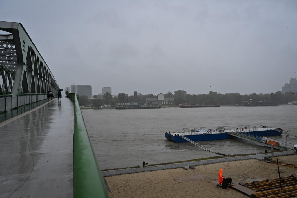 Zv&yacute;&scaron;en&aacute; hladina rieky Dunaj pri Starom moste v Bratislave v nedeľu 15. septembra 2024. FOTO: TASR/Pavol Zachar