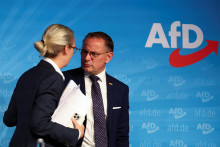 Spolupredsedovia nemeckej strany Alternatíva pre Nemecko (AfD) Alice Weidelová a Tino Chrupalla. FOTO: Reuters