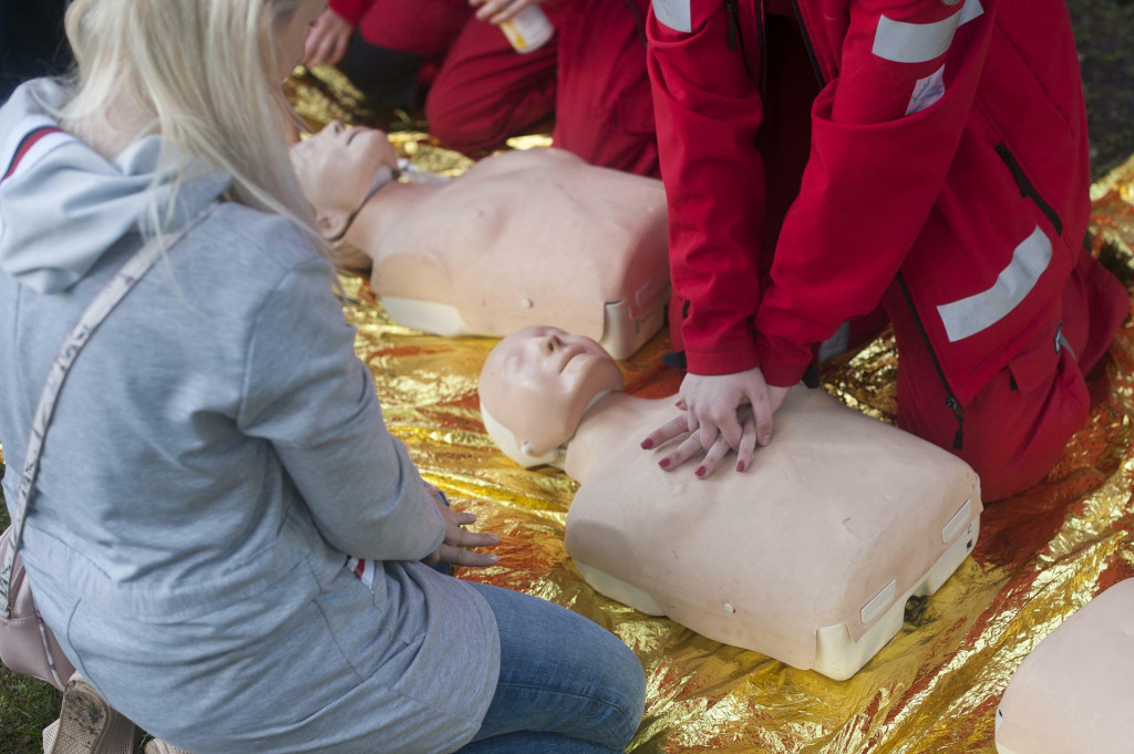 Resuscitácia sa často javí ako zložitý úkon, ale základná technika je jednoduchá.