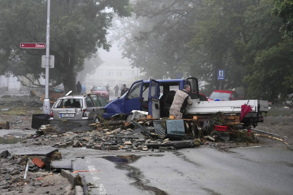 Hajtman zdôraznil, že polícia bude voči páchateľom postupovať nekompromisne a vinníkov čakajú ”najtvrdšie postihy”. FOTO: TASR/AP