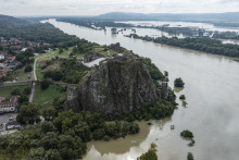 Povodne na Devíne. FOTO: TASR/Michal Svítok