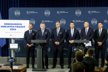 Predstavitelia vlády počas tlačovej konferencie na tému Konsolidácia verejných financií. FOTO: TASR/D. Veselský