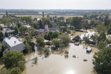 Letecký pohľad na zaplavenú oblasť v českom Bohumíne. FOTO: TASR/AP