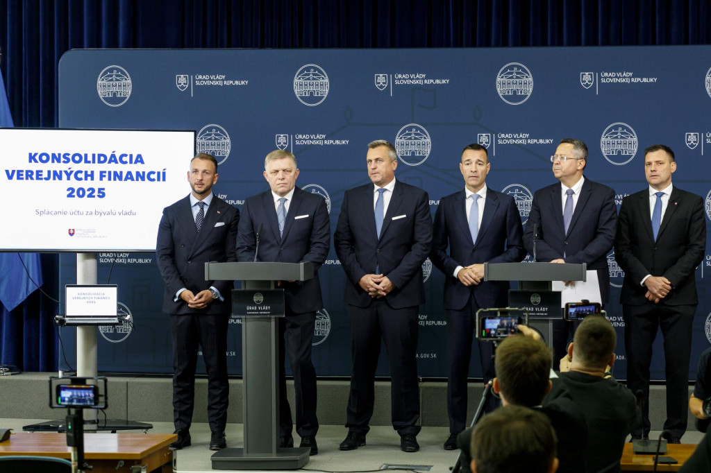 Neprešiel ani deň a minister financií Ladislav Kamenický zmenil navrhované hodnoty DPH pri dvoch položkách. 

FOTO: TASR/D. Veselský