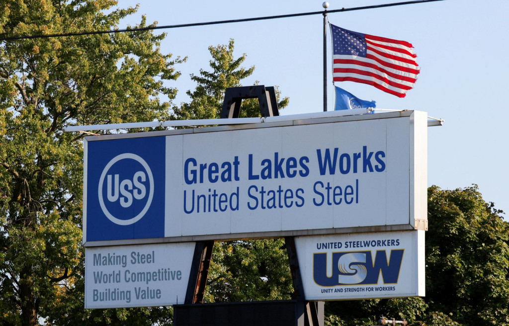 Nápis United Steelworkers je viditeľný pred závodom Great Lakes Works United States Steel v River Rouge v Michigane. FOTO: Reuters