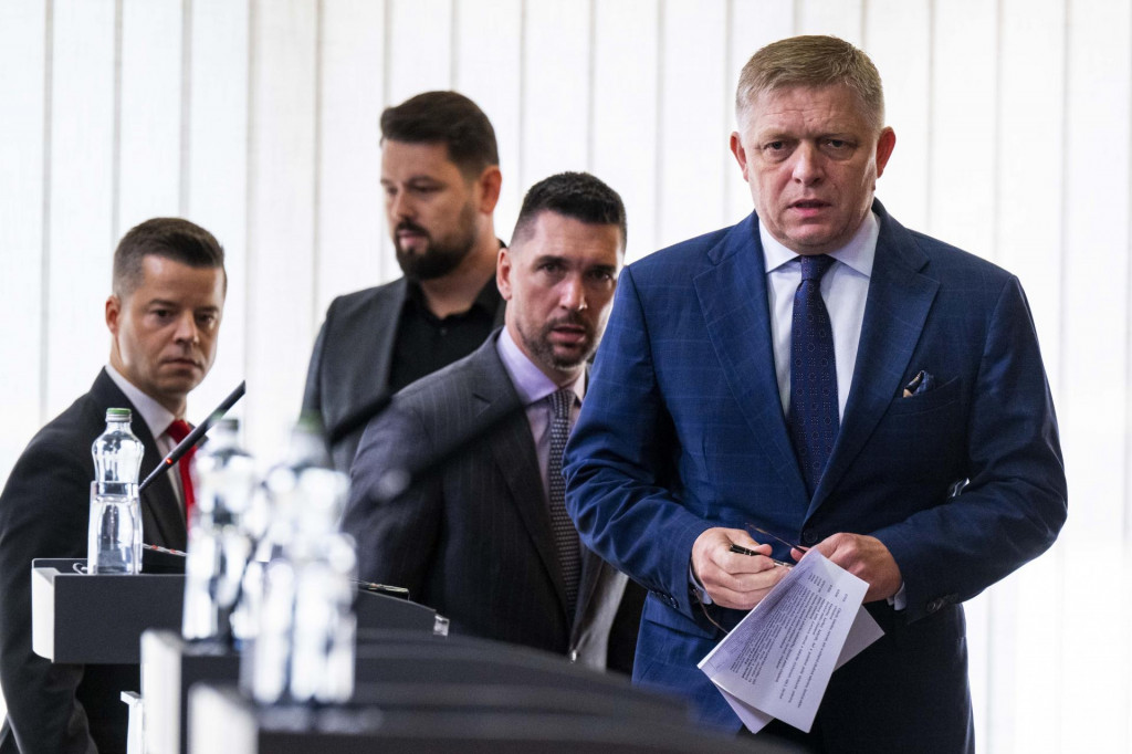 Predseda vlády SR Robert Fico (Smer-SD) navrhol znížiť DPH na základné potraviny, zároveň však zvýšiť jej základnú sadzbu na 23 percent. FOTO: TASR/Jakub Kotian