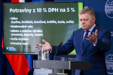 Premiér Robert Fico na tlačovej konferencii k DPH základných potravín. FOTO: TASR/J. Kotian