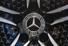 Logo automobilky Mercedes. FOTO: REUTERS