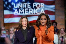 Kamala Harrisová v Michigane vystúpila s Oprah Winfreyovou. FOTO: Reuters