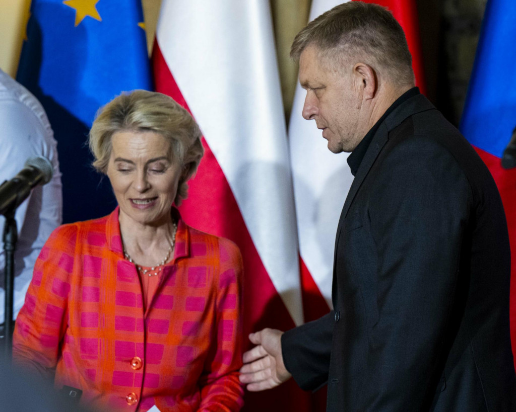 Predseda vlády SR Robert Fico odcestoval vo štvrtok do Poľska, kde sa stretol s predsedníčkou Európskej komisie Ursulou von der Leyenovou. FOTO: TASR/Jakub Kotian