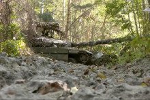 Tank ruskej armády v Kurskej oblasti na území Ruska. FOTO: TASR/AP