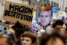 Protesty vo Francúzsku voči prezidentovi Macronovi. FOTO: REUTERS