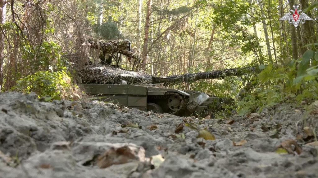 Tank ruskej armády v Kurskej oblasti na území Ruska. FOTO: TASR/AP