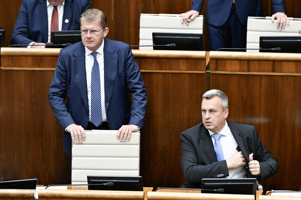 Post predsedu Národnej rady, na ktorom dočasne sedí Peter Žiga, pôvodne rozhádal predstaviteľov Hlasu a SNS. FOTO: TASR/P. Neubauer