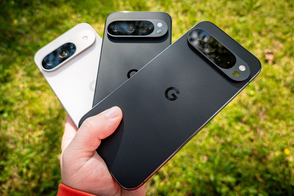 Zľava Google Pixel 9, Google Pixel 9 Pro a Google Pixel 9 Pro XL FOTO: HN/Patrik Koreň