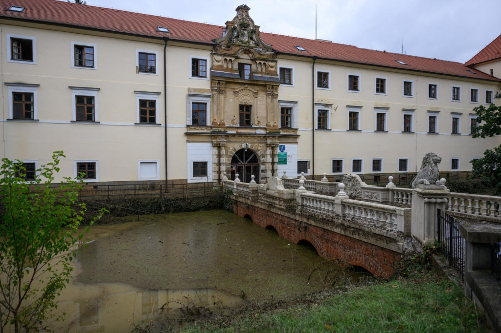 Na snímke materiálne škody po záplavách pri kaštieli v meste Stupava v okrese Malacky v utorok 17. septembra 2024. 

FOTO: TASR/Jaroslav Novák