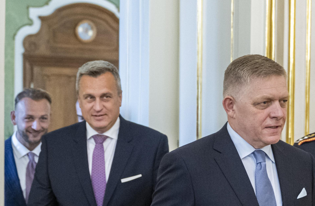 Sprava premiér Robert Fico (Smer-SD), podpredseda parlamentu Andrej Danko (SNS) a minister vnútra Matúš Šutaj-Eštok (Hlas-SD) prechádzajú ťažkým obdobím. FOTO: TASR/M. Baumann