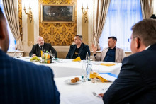 Predstavitelia SNS, zľava Rudolf Huliak, Andrej Danko, Tomáš Taraba. FOTO: TASR/Úrad vlády SR