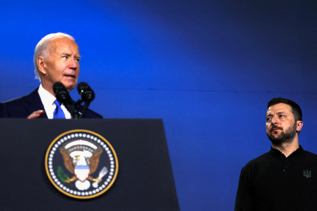 Ukrajinský prezident Volodymyr Zelenskyj a americký prezident Joe Biden. FOTO: Reuters