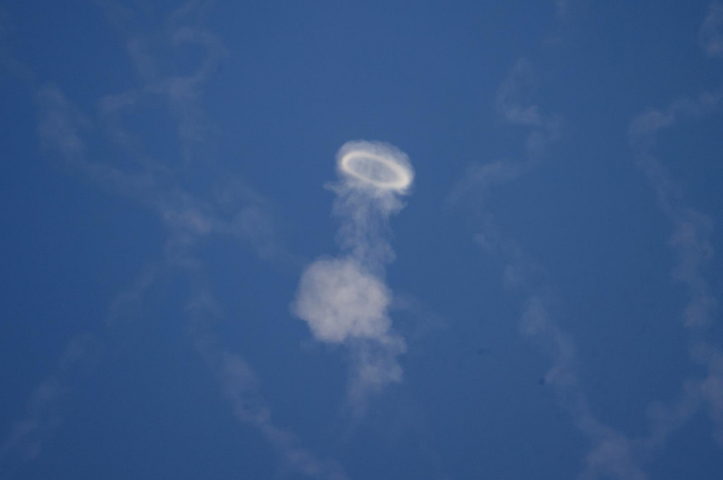 Izraelský systém protiraketovej obrany Iron Dome zachytil raketový útok z Libanonu. FOTO: Reuters