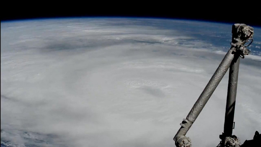 Satelitná snímka ukazuje hurikán Helene preháňajúci sa Floridským zálivom. FOTO: REUTERS