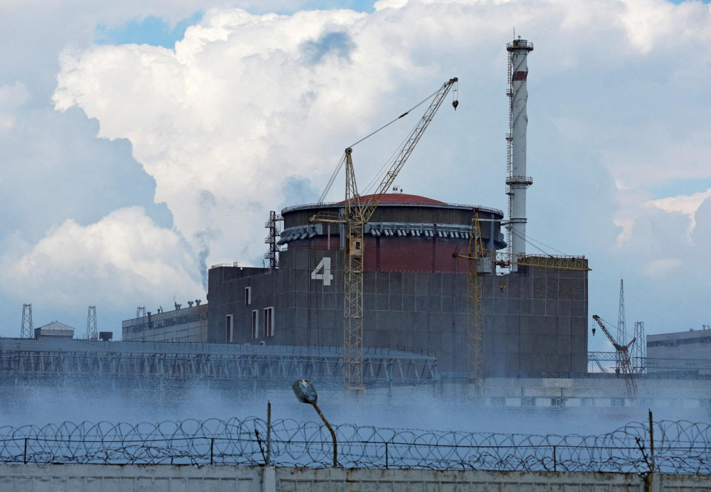 Pohľad ukazuje Záporožskú jadrovú elektráreň pri meste Enerhodar v regióne Záporožie. FOTO: REUTERS