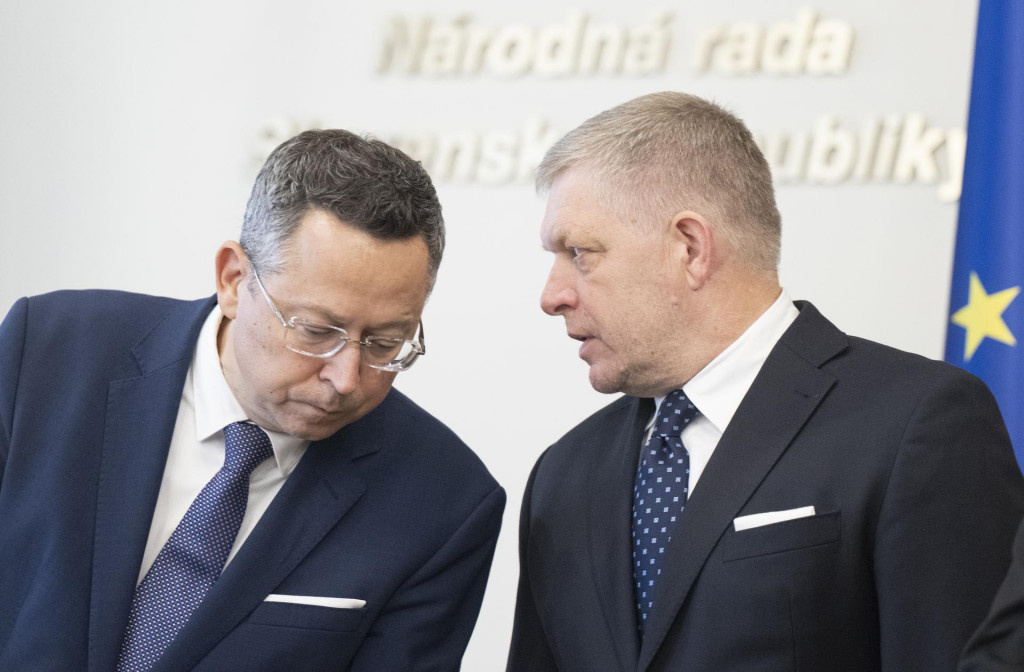 Na snímke sprava premiér Robert Fico a minister financií Ladislav Kamenický. FOTO: TASR/M. Baumann