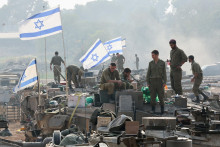 Izraelský premiér Benjamin Netanjahu odklonil pozornosť aj jednotky od palestínskej Gazy a zameral sa na Libanon. FOTO: Reuters