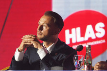 Ľudia chcú, aby sa politici venovali im, a nie sami sebe, tvrdí predseda strany Hlas Matúš Šutaj Eštok. FOTO TASR/František Iván