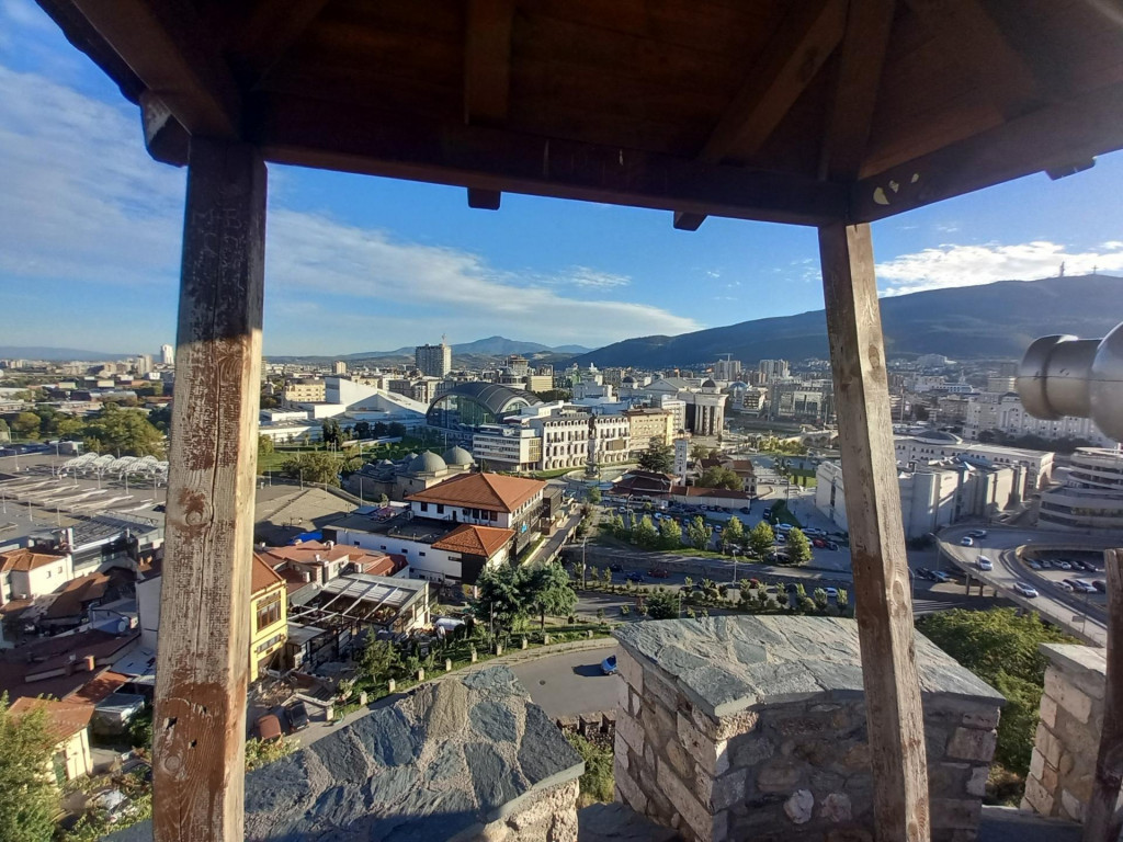 Z historickej pevnosti nad Skopje máte panoramatický výhľad na celé mesto. FOTO: HN/Pavel Novotný