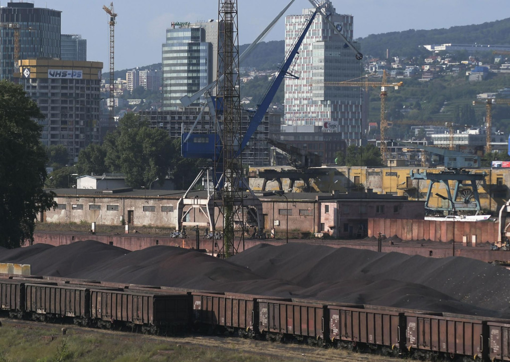 Zimný prístav má nahradiť ďalšie rozšírenie centra Bratislavy, teda byty a občianska vybavenosť. FOTO: TASR/Š. Puškáš