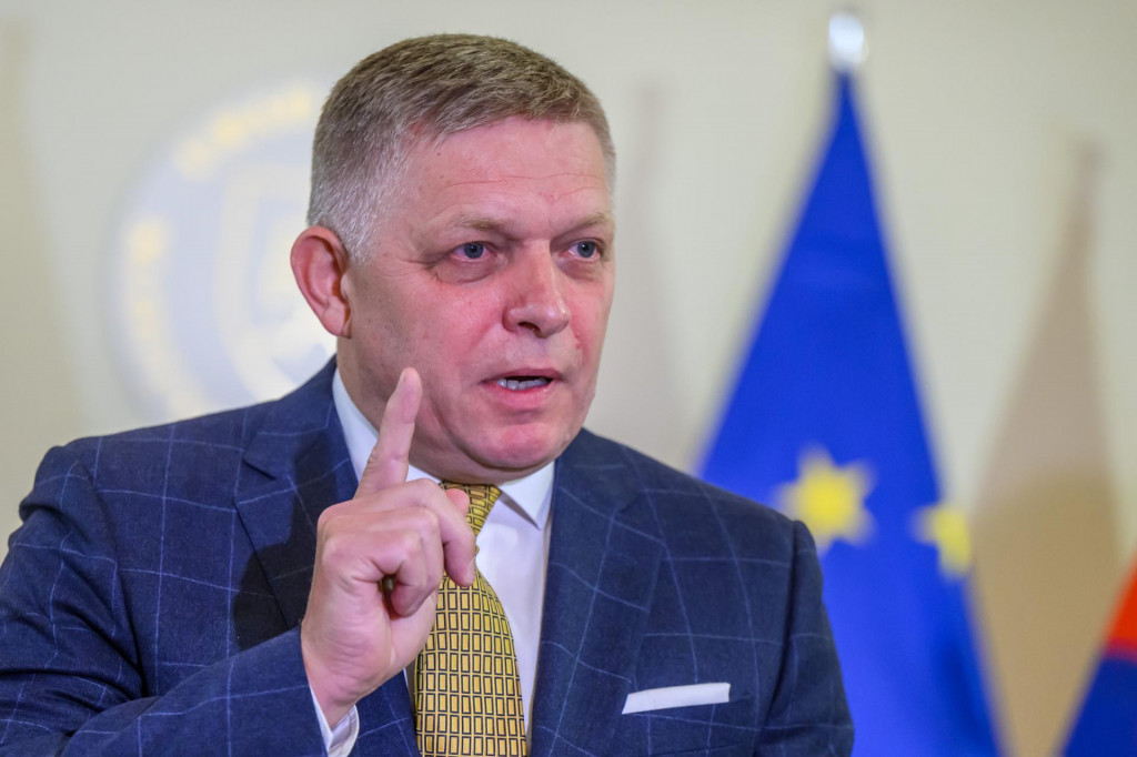 Premiér Robert Fico (Smer-SD).