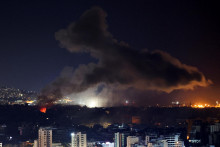 Izrael rozšíril útoky na Libanon. FOTO: Reuters