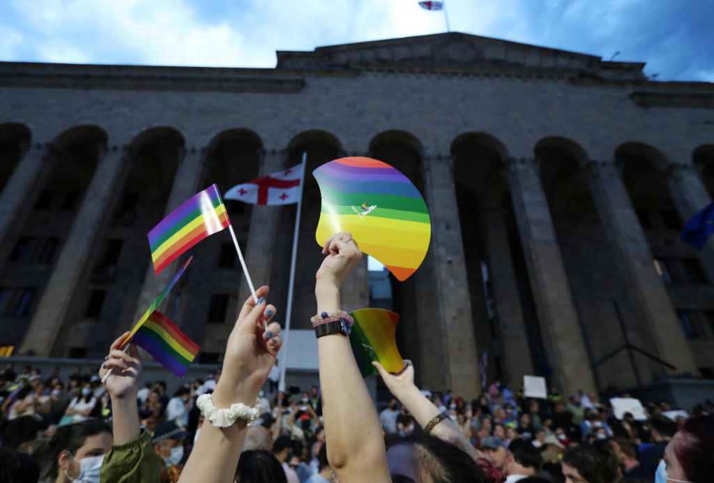 Ilustračná fotografia. Zhromaždenie v gruzínskom Tbilisi na podporu tých, ktorí boli zranení počas protestov z roku 2021, keď takzvaný pochod hrdosti narušili členovia násilných skupín skôr, ako sa mohol začať. FOTO: Reuters