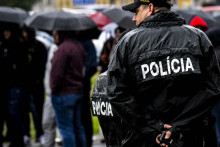 Protest príslušníkov polície pred budovou ministerstva vnútra. FOTO: TASR/Jakub Kotian