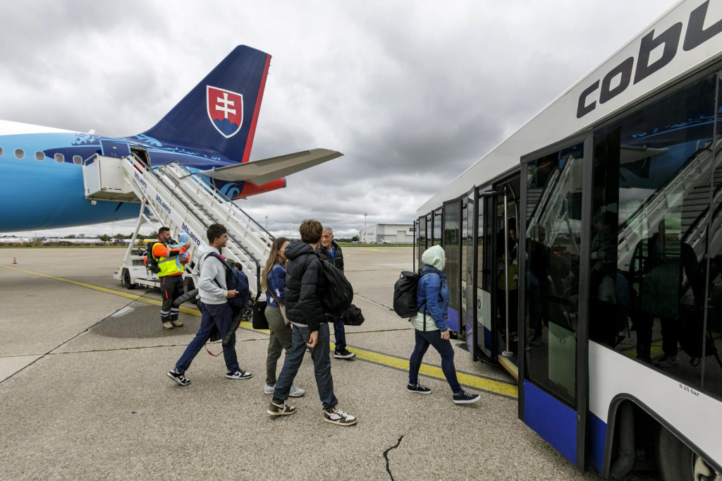 V súvislosti s eskaláciou vojenského konfliktu na Blízkom východe odletel zo Slovenska vojenský špeciál, ktorý zabezpečil evakuáciu z Libanonu občanov Slovenskej republiky i ďalších krajín, ktoré o ňu prejavili záujem. FOTO TASR/Dano Veselský