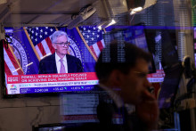 Spotreba amerických domácností je podporovaná efektom rekordných úrovní Wall Street a cien rezidenčných nehnuteľností. FOTO: Reuters