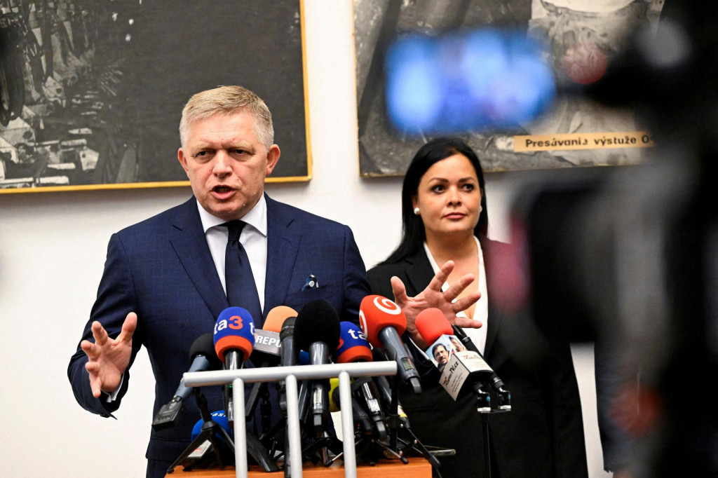 FILE PHOTO: Slovakia&lsquo;s Prime Minister Robert Fico speaks during his visit of Handlova, the town where a gunman shot him in May in an attempted assassination in Handlova, Slovakia, September 6, 2024. REUTERS/Radovan Stoklasa/File Photo FOTO: Radovan Stoklasa