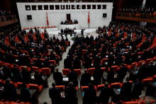 Plénum a poslanci tureckého parlamentu. FOTO: REUTERS