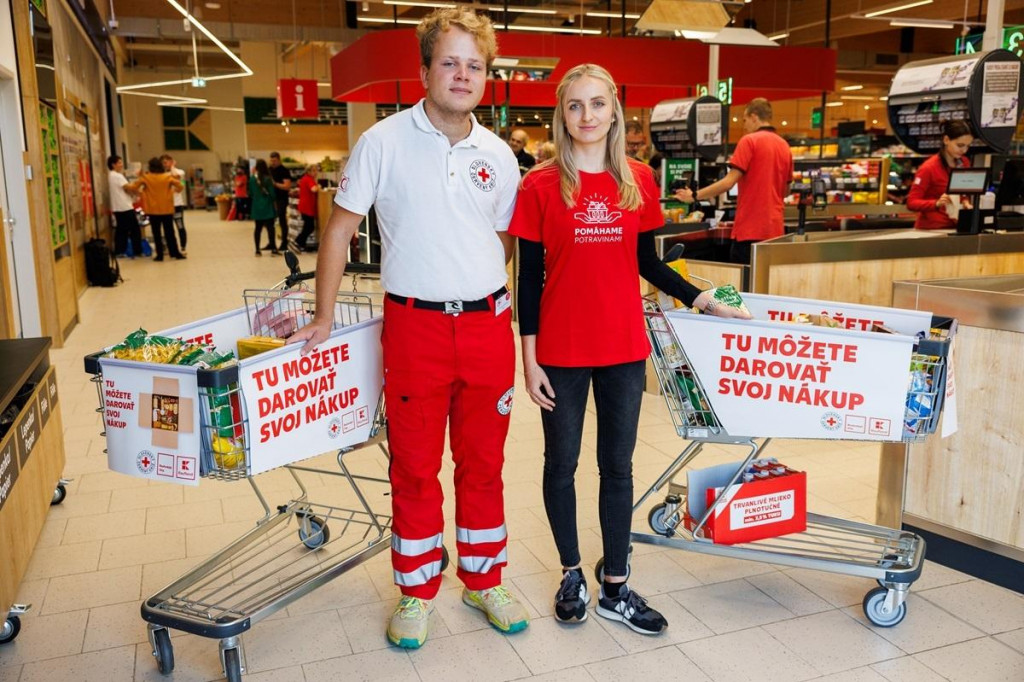 Zbierka Pomáhame potravinami začne už čoskoro, nepremeškajte ju