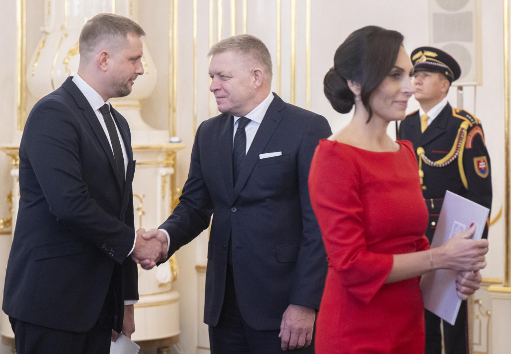 Prezident Peter Pellegrini prijal demisiu ministerky zdravotníctva Zuzany Dolinkovej (Hlas-SD) a na návrh premiéra Roberta Fica ju nahradil Kamil Šaško (Hlas-SD). FOTO: TASR/M. Baumann